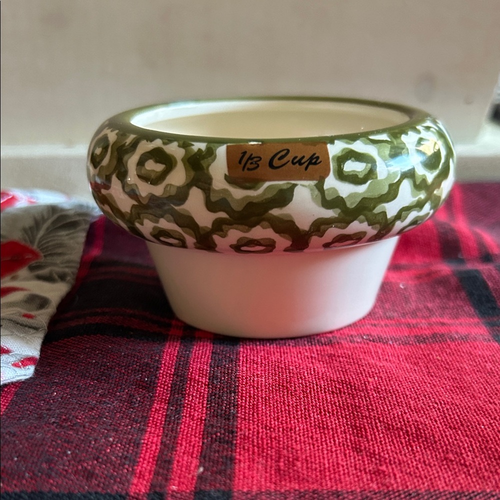 Temptations Green and Cream Measuring Cups - Picture 10 of 15